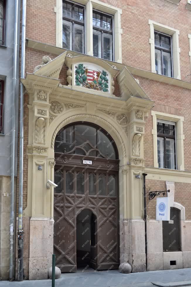 Budapest - A Prezi cég irodájának bejárata