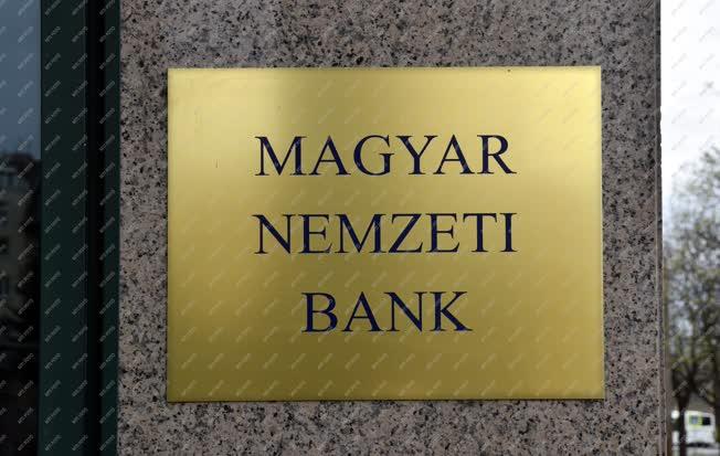 Pénzügy - Magyar Nemzeti Bank ügyfélszolgálat
