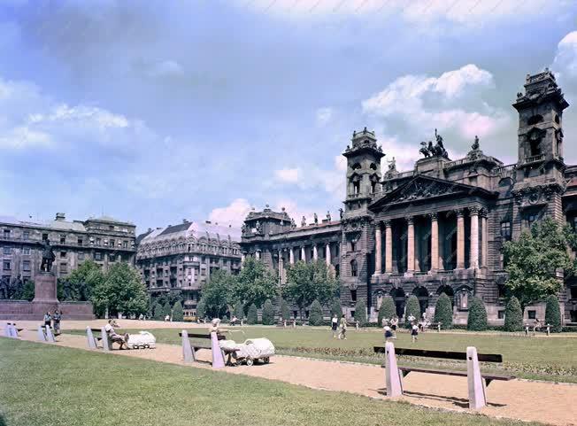 Városkép - Budapest - Kossuth Lajos tér