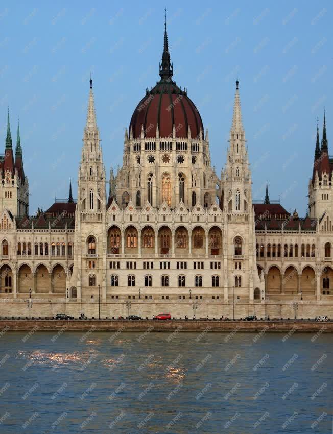 Városkép - Budapest - A Parlament épülete