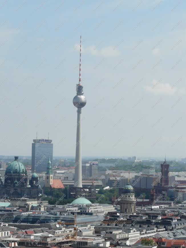 Berlin - Látkép a tévétoronnyal