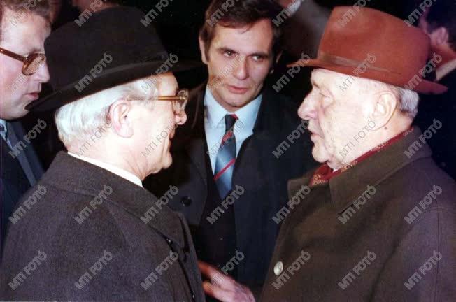 Budapestre érkezett Erich Honecker