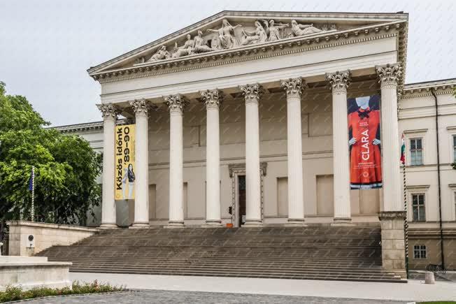 Műemlék épület - Budapest - Magyar Nemzeti Múzeum
