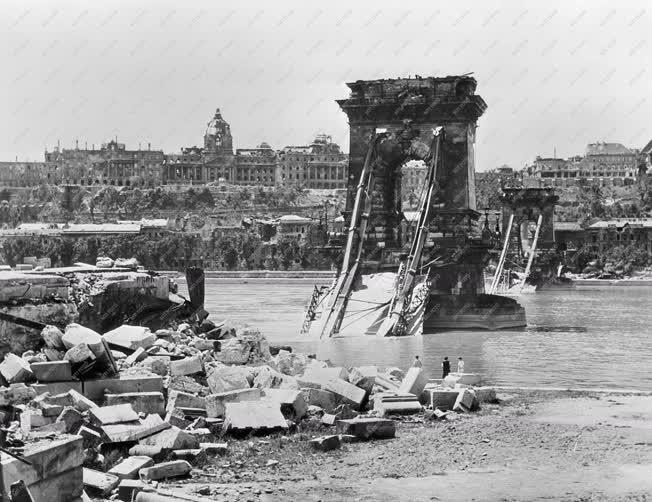 Városkép - Romos Budapest - 10 éve ért véget a háború