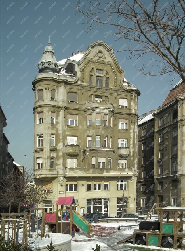 Épület - Budapest - A Fővám tér 2. sz. alatti lakóépület