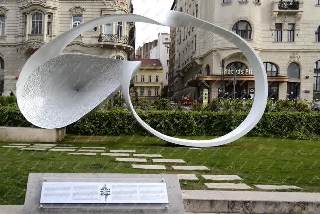 Műalkotás - Budapest - Az Élet Menete emlékmű