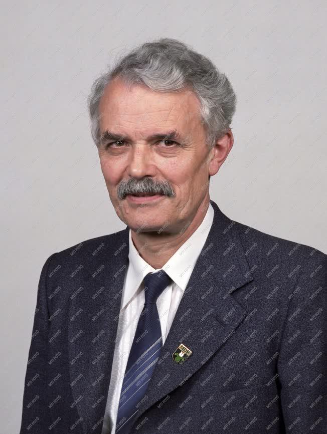 Belpolitika - Az Országgyűlés új képviselői - Dr. Andrásfalvy Bertalan