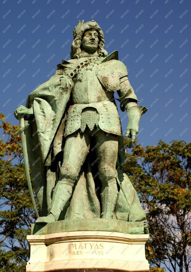 Budapest - Köztéri szobor - Mátyás király