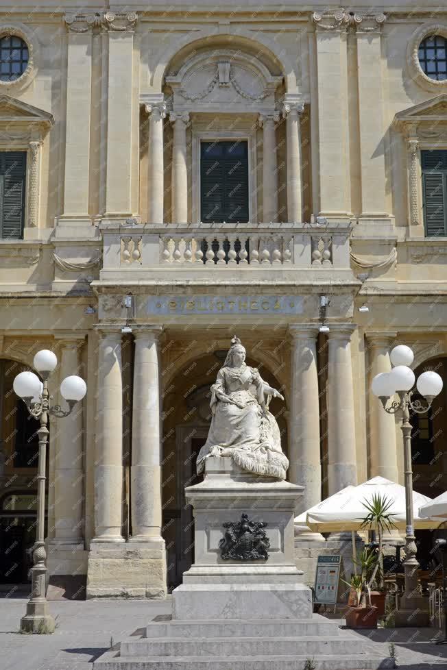 Műalkotás - Valletta - Victoria királynő szobra