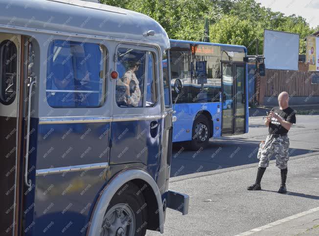 Közlekedés - Budapest - Ikarus 60-as nosztalgiabusz a fővárosban