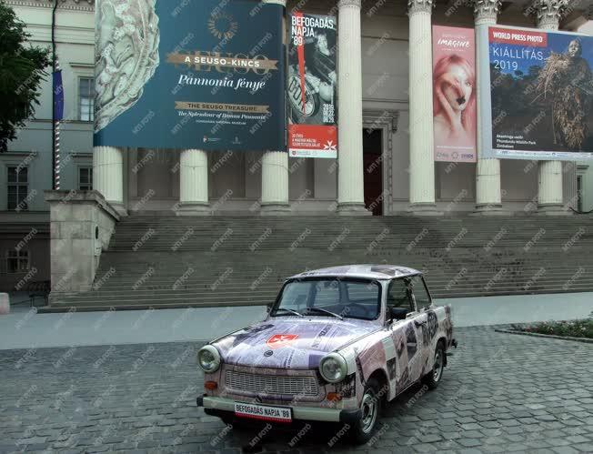 Múzeum - Budapest - A Befogadás Napja '89 kiállítás