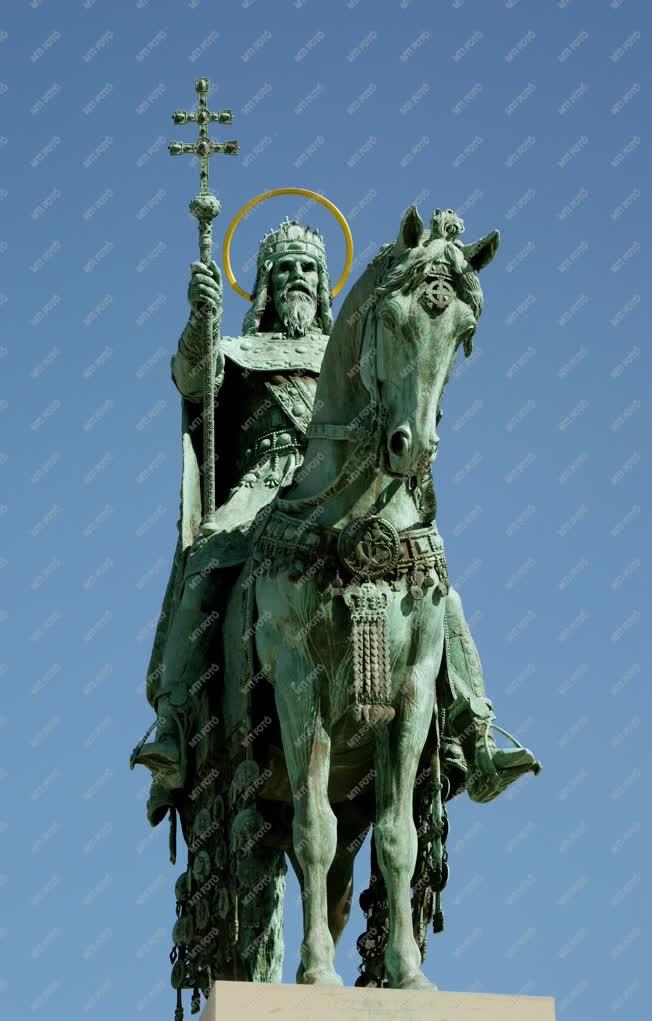 Budapest - Vár - Köztéri szobor