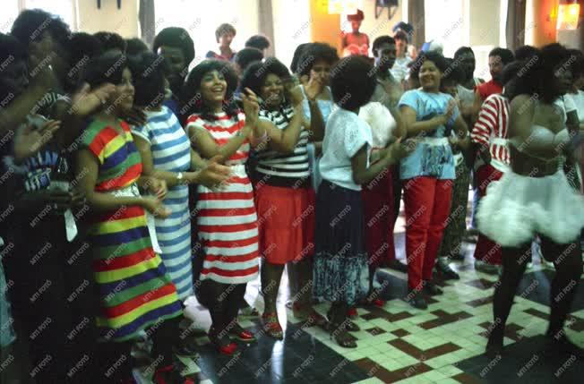 Ipar - Kelenföldi Textilgyár - Kubai vendégmunkások