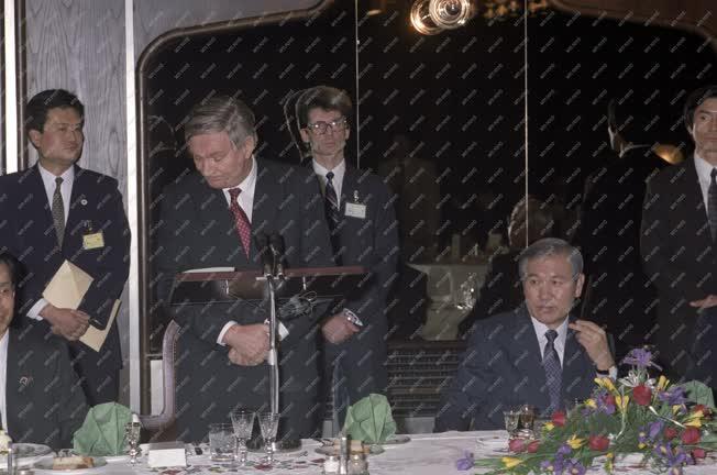 Külkapcsolat - Ro Te Vu dél-koreai köztársasági elnök megbeszélése üzletemberekkel
