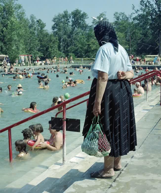 Szabadidő - A harkányi strandon