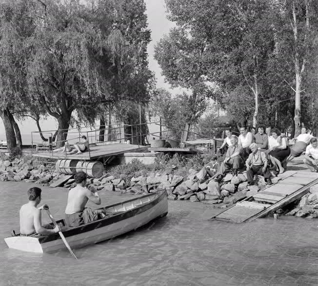 Szabadidő - Üdülés - Előszezon Balatonlellén