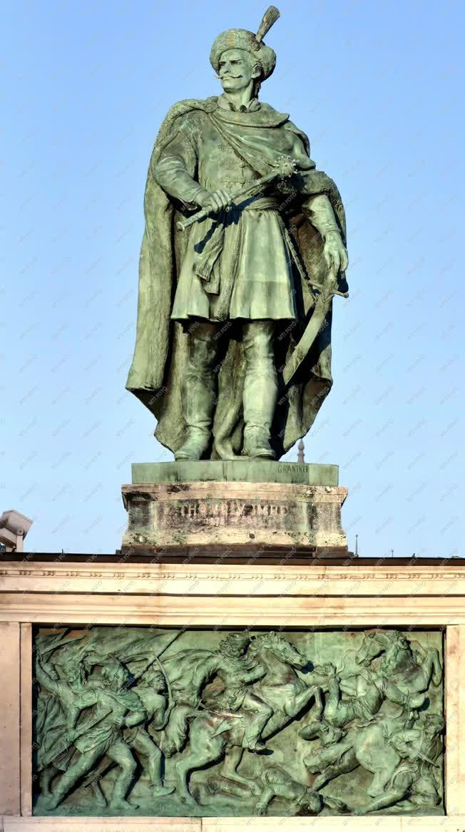 Kultúra - Budapest - Thököly Imre szobra és emléktáblája a Hősök terén