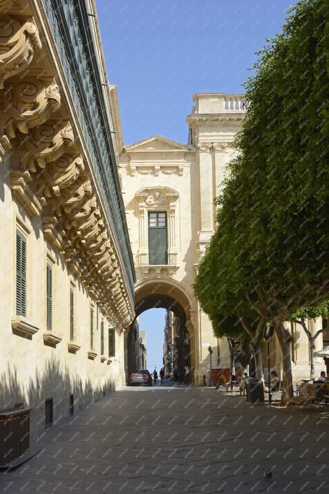 Épület - Valletta - A Nagymesteri Palota és a Nemzeti Könyvtár