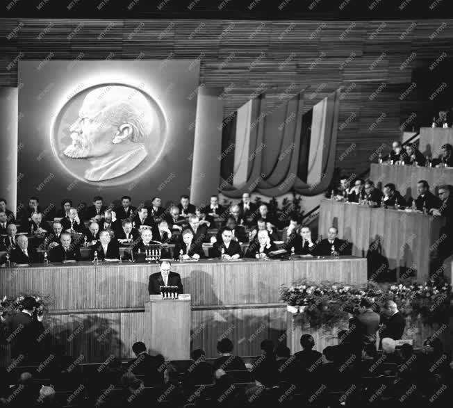 Belpolitika - Az MSZMP VIII. kongresszusa