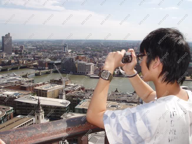 London - Fényképező turista