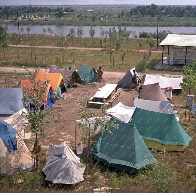 Szabadidő - Idegenforgalom - Siófok-sóstói kemping