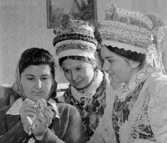 Folklór - Kazári népviselet