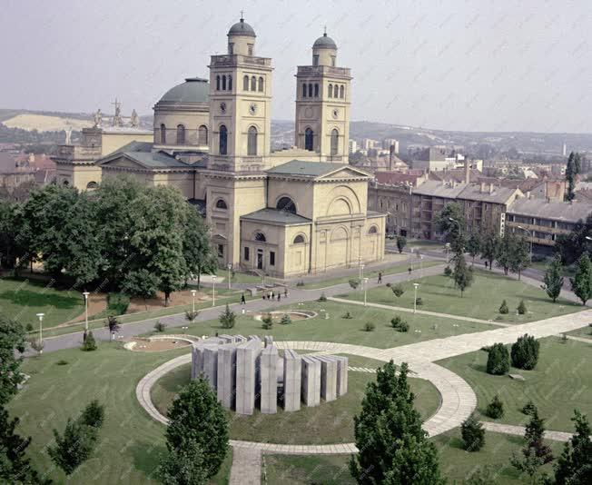 Városkép - Az egri bazilika távlati képe