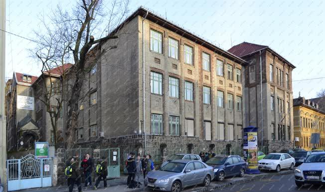 Oktatási létesítmény - Budapest - Petrik Lajos Szakközépiskola