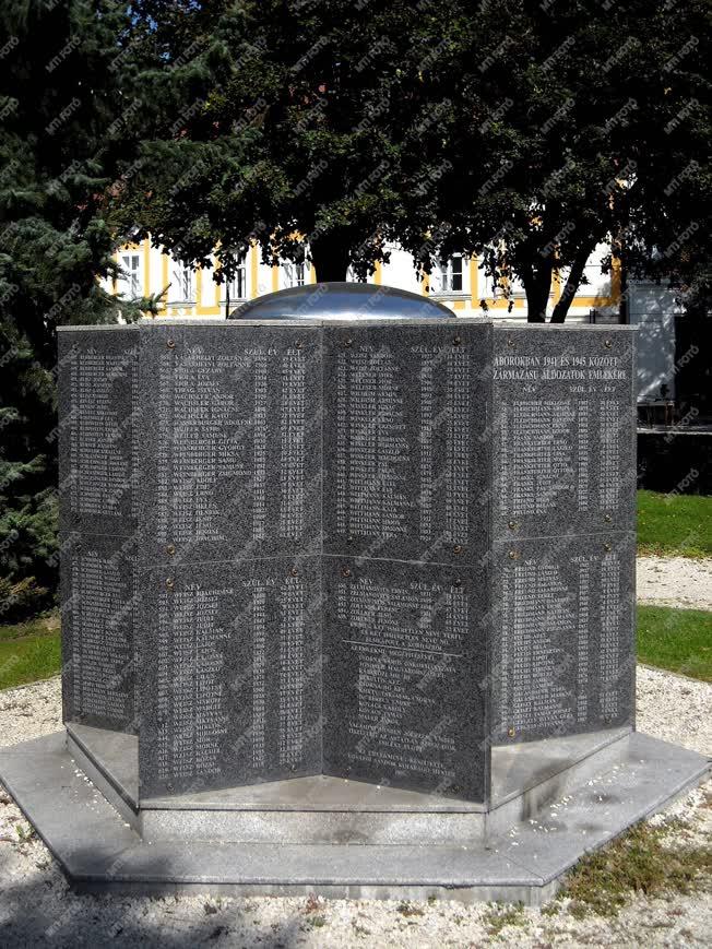 Emlékmű - Csorna - Holokauszt-emlékmű