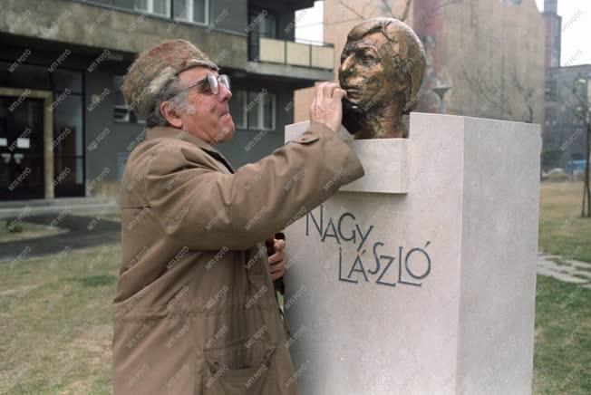 Művészet - Vígh Tamás befejezetlen Nagy László szobra Óbudán