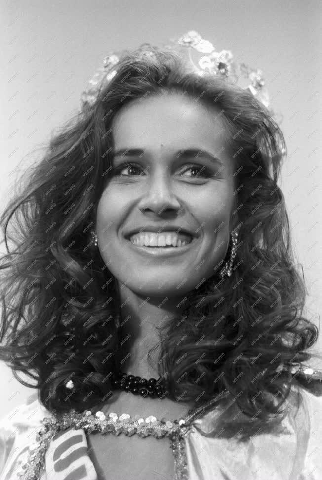 Szórakozás - Miss Hungary 1990 - Czuczor Kinga szépségkirálynő
