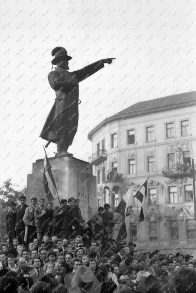 Ötvenhat emléke - Tüntetés a Bem-szobornál