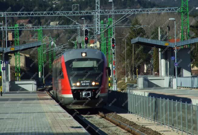 Közlekedés - Pilisvörösvár - Vasútállomás
