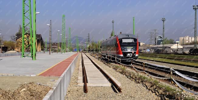 Közlekedés - Budapest - Felújítás a Budapest-Esztergom vasútvonalon