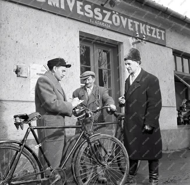 Mezőgazdaság - A tápiószelei szövetkezeti bolt