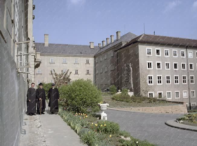 Egyház - Pannonhalmi Bencés Főapátság