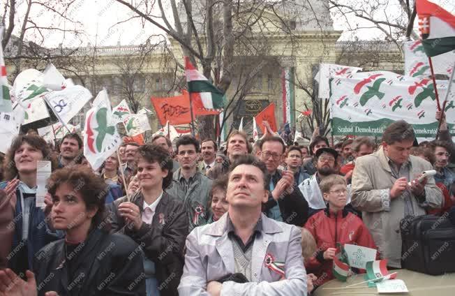 Belpolitika - Nemzeti ünnep - Tiltakozás a Szabadság téren