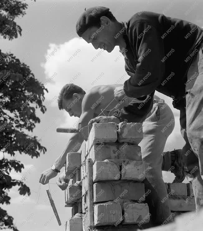 A szerző válogatása - Családiház építkezések a Nap-hegyen