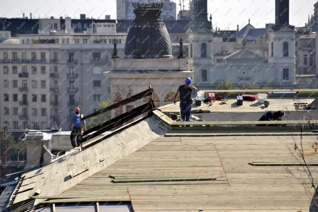 Műemlék - Budapest - Megkezdték a Várbazár felújítását