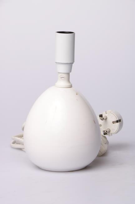 Fehér kerámia kicsi asztali lámpa