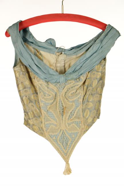 Kék sárga  mintás   brokát csipke kombinált felső és türkizkék  szatén áttört díszes szoknya 