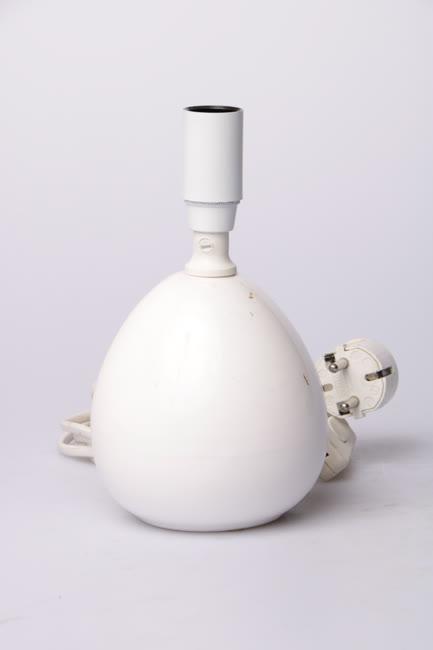 Fehér kerámia asztali lámpa