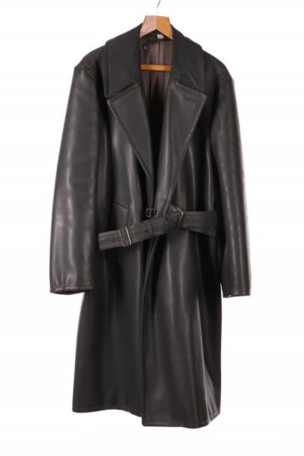 Szürke bőr kabát és öv