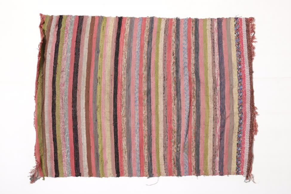 Színes csíkos rongyszőnyeg