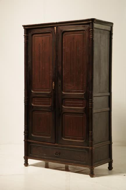 Kétajtós szekrény