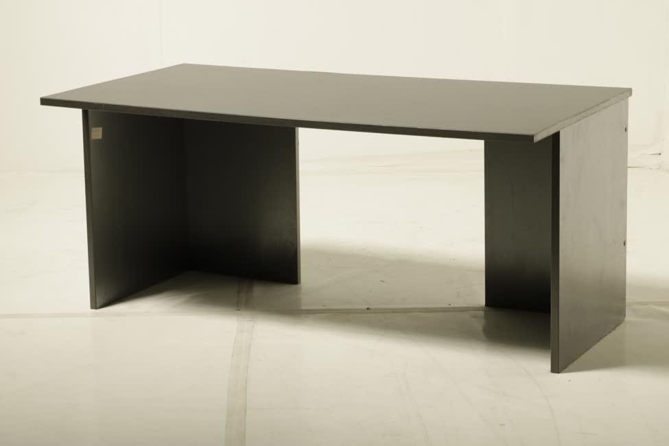 Laminált íroasztal