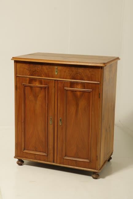 Világosbarna trümó