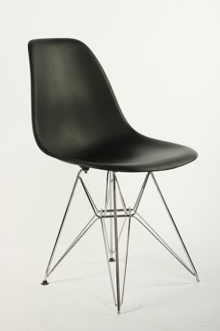 Krómlábú műanyag szék