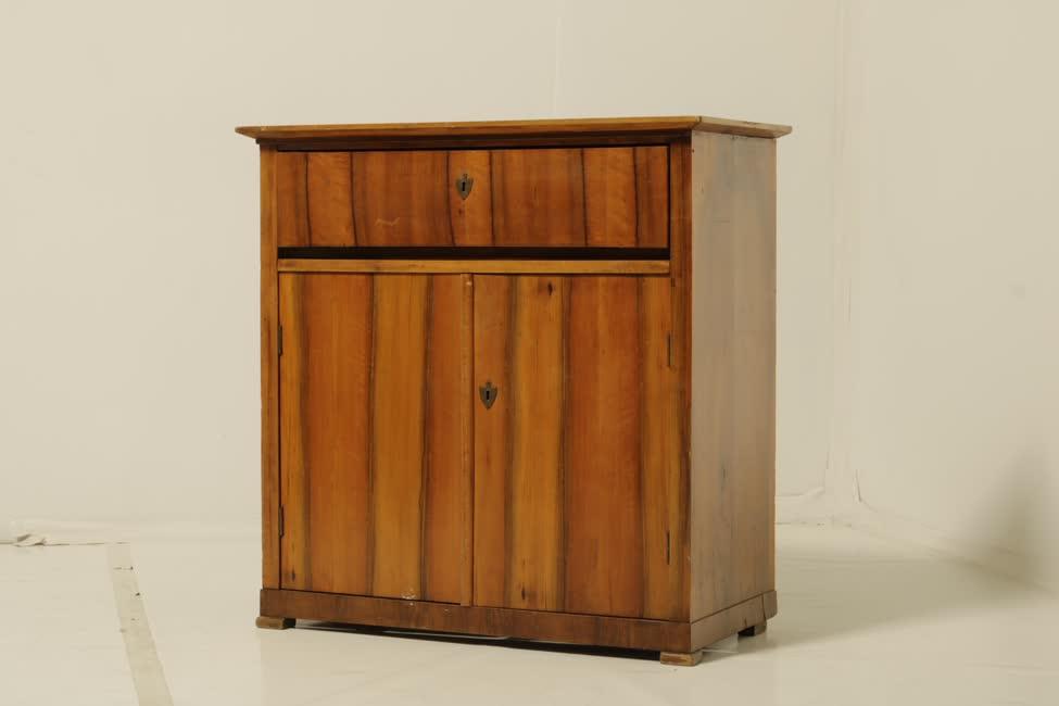 Kétajtós egyfiókos komód