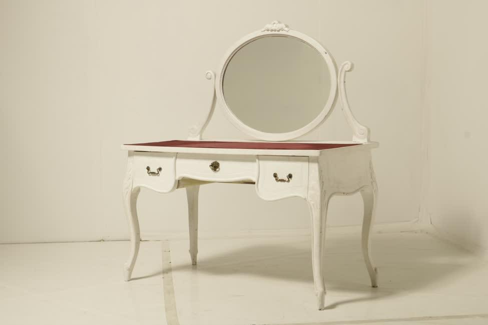 Fehér neobarokk fésülködő asztal